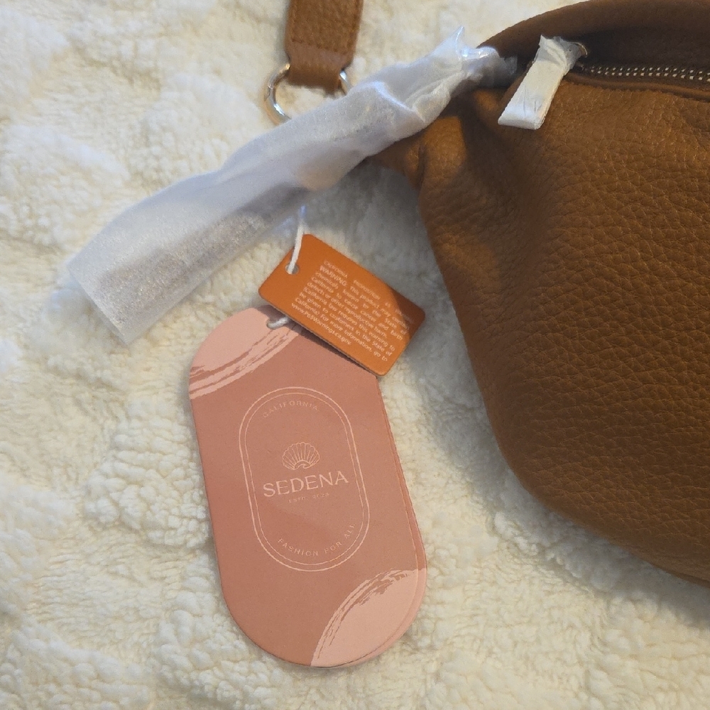 NWT Sedena Crossbody Belt Bag in Tan Pink Iterior One Size - Picture 3 of 8
